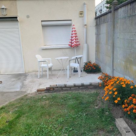 Studio Fond De Jardin ปาเลโซ ภายนอก รูปภาพ