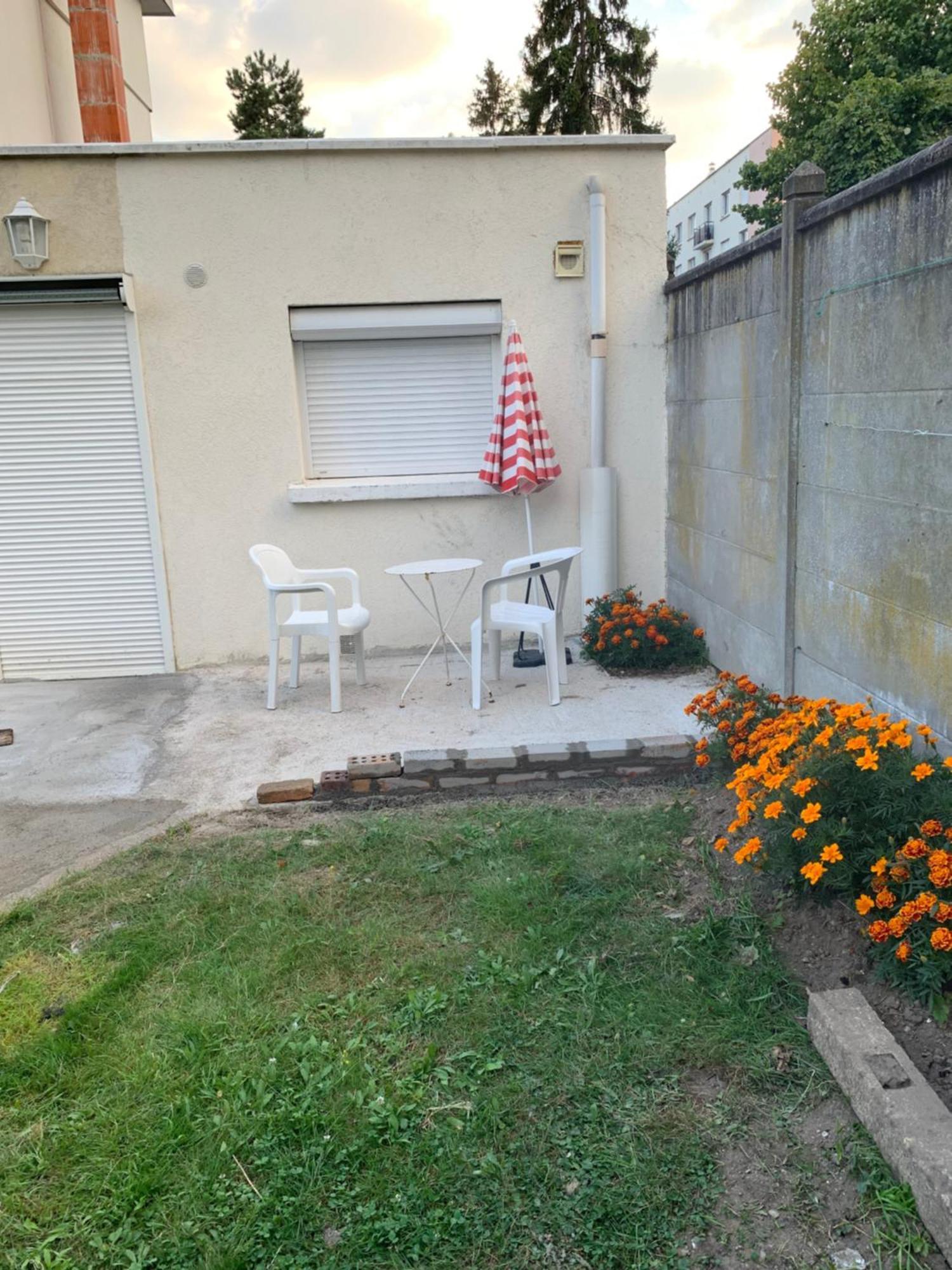 Studio Fond De Jardin ปาเลโซ ภายนอก รูปภาพ
